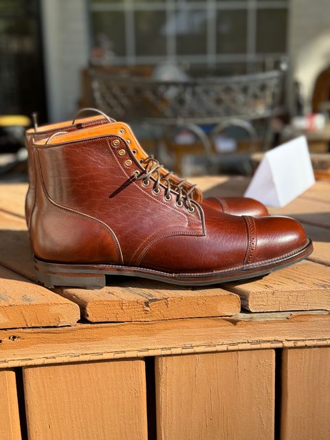 Photo by thatguy92 on October 1, 2023 of the Viberg Service Boot BCT in Shinki Cognac Teacore Horsebutt.