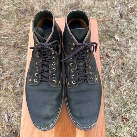 Photo by pink on March 5, 2026 of the Østmo x Iron Boots Drop 12: Type I in Maryam Dark Green Hand-Dyed Horsehide.