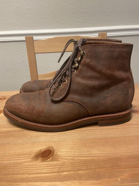Photo by patinathunderdome on November 5, 2021 of the Grant Stone Edward Boot in C.F. Stead Tobacco Waxy Commander Suede.