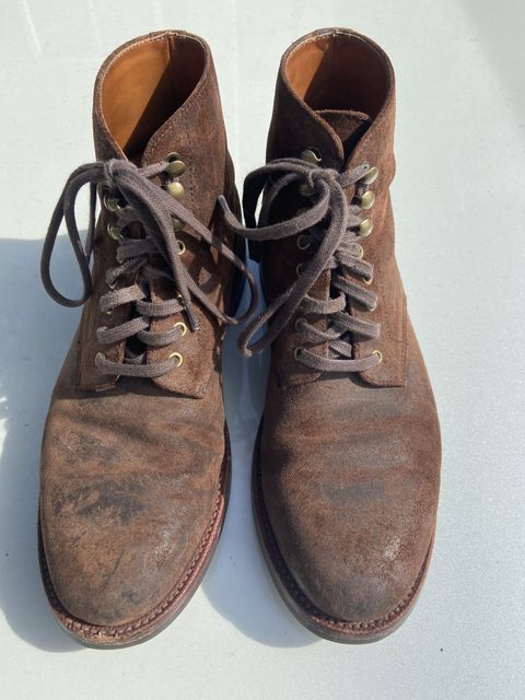Photo by patinathunderdome on February 3, 2022 of the Grant Stone Edward Boot in C.F. Stead Tobacco Waxy Commander Suede.