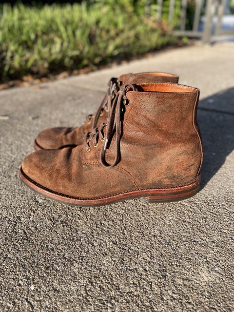 Photo by patinathunderdome on May 5, 2022 of the Grant Stone Edward Boot in C.F. Stead Tobacco Waxy Commander Suede.