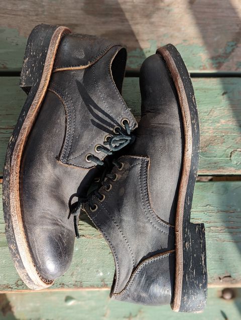Photo by patinathunderdome on February 5, 2022 of the Oak Street Bootmakers Trench Oxford in Seidel Carbon Bark Veg Retan.