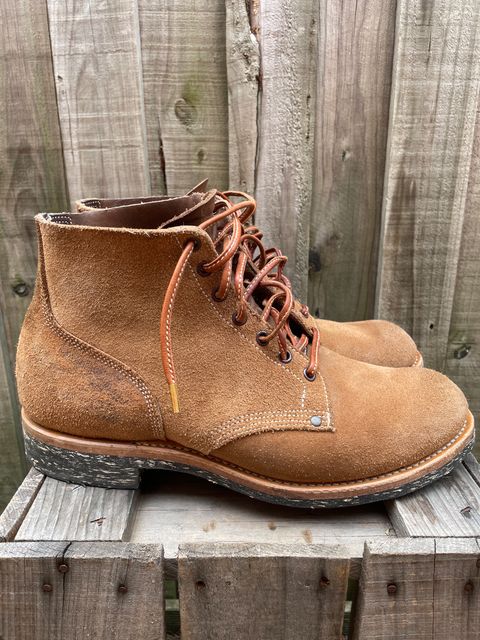 Photo by patinathunderdome on November 2, 2023 of the Viberg Boondocker in Horween Natural Chromexcel Roughout.