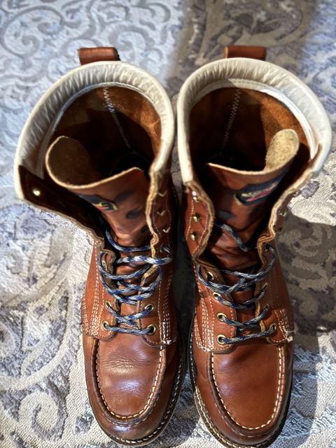 Photo by patinathunderdome on February 4, 2022 of the Thorogood 8" Moc Toe in Tobacco Gladiator Oil-Tanned.