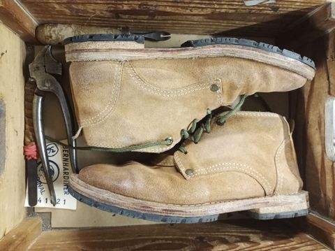 Photo by patinathunderdome on January 4, 2022 of the BERNHARDINER Schuhwerk JFB002 in David Oehler Natural V Suede.