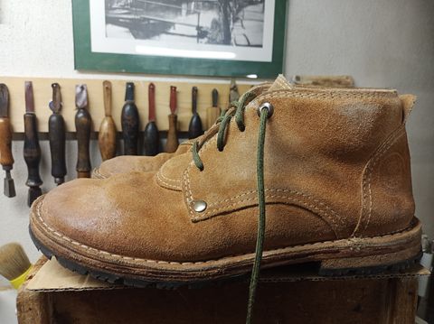 Photo by patinathunderdome on January 4, 2022 of the BERNHARDINER Schuhwerk JFB002 in David Oehler Natural V Suede.