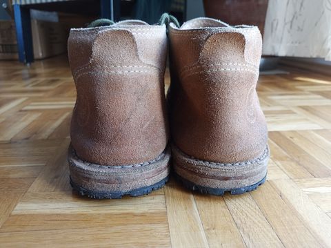 Photo by patinathunderdome on February 1, 2022 of the BERNHARDINER Schuhwerk JFB002 in David Oehler Natural V Suede.