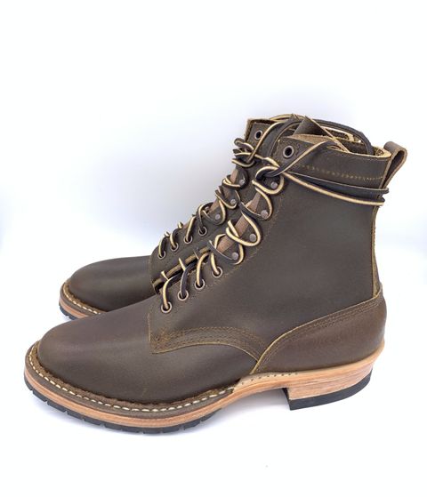 Photo by patinathunderdome on November 2, 2021 of the White's Bounty Hunter in Horween Cinnamon Waxed Flesh.