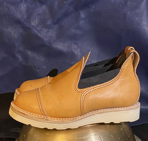 Photo by patinathunderdome on October 1, 2021 of the Wesco Romeo in Wickett & Craig Natural Skirting.