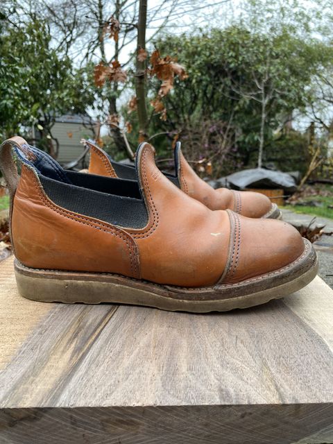 Photo by patinathunderdome on January 4, 2022 of the Wesco Romeo in Wickett & Craig Natural Skirting.