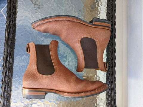 Photo by patinathunderdome on November 1, 2021 of the Benzein The Seventh Chelsea Boot in Shinki Red Brown Shrunken Horsebutt.