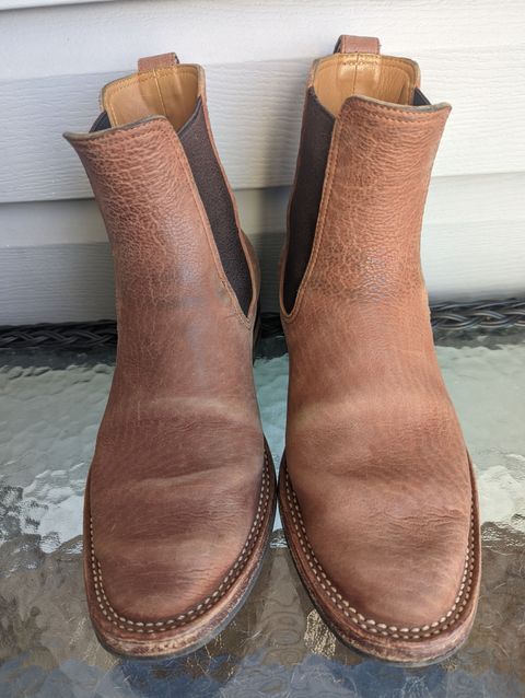 Photo by patinathunderdome on February 1, 2022 of the Benzein The Seventh Chelsea Boot in Shinki Red Brown Shrunken Horsebutt.