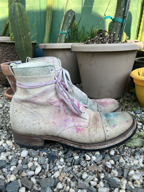 Photo by patinathunderdome on February 6, 2022 of the Clinch Lace Up Boots in Wickett & Craig White Latigo Roughout.