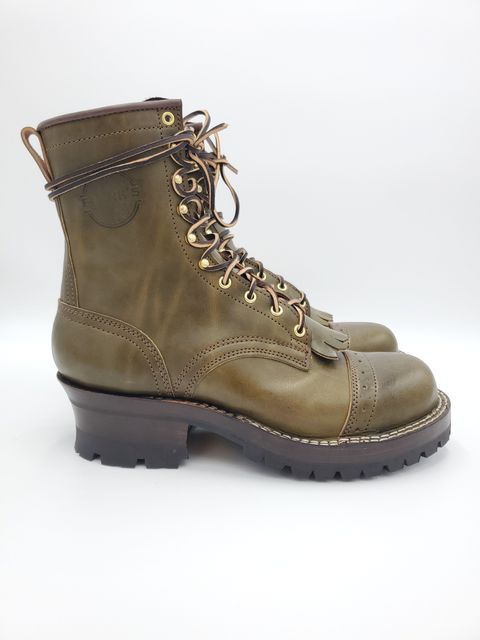 Photo by patinathunderdome on October 3, 2021 of the Frank's Boots Wilshire in Unknown Material.