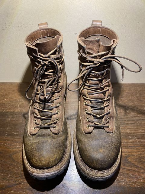Photo by patinathunderdome on January 1, 2022 of the White's Logger in Horween Cinnamon Waxed Flesh.