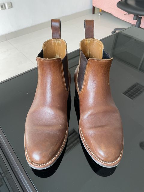 Photo by patinathunderdome on November 4, 2021 of the Benzein The Seventh Chelsea Boot in Shinki Brown Oiled Horsebutt.
