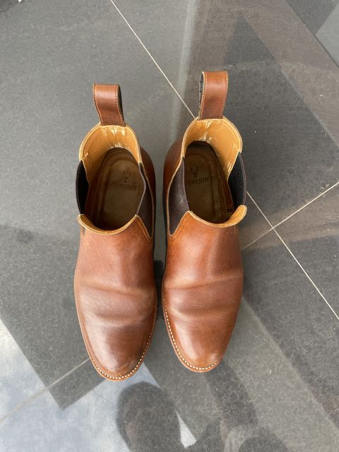 Photo by patinathunderdome on December 6, 2021 of the Benzein The Seventh Chelsea Boot in Shinki Brown Oiled Horsebutt.