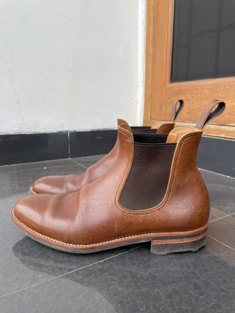 Photo by patinathunderdome on December 6, 2021 of the Benzein The Seventh Chelsea Boot in Shinki Brown Oiled Horsebutt.