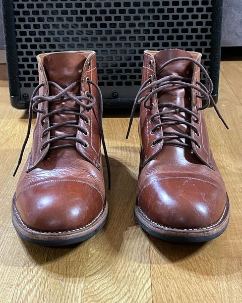 Photo by erlaiz on December 5, 2023 of the Midas Service Boot in Indonesian Medium Brown Pull Up.