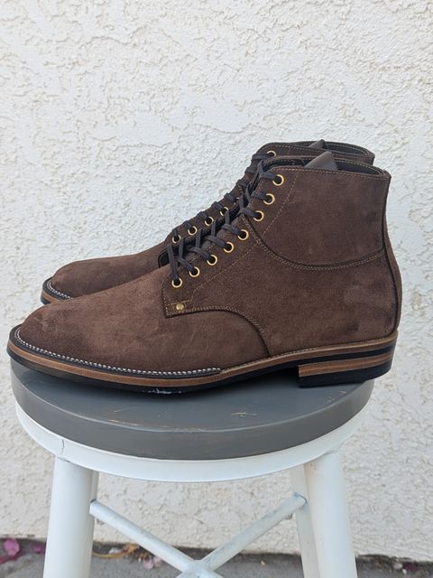 Photo by botasblancas on October 3, 2024 of the Østmo Type I in Seidel Mocha Oil Tan Roughout.