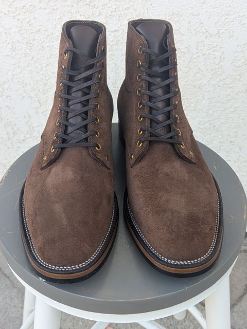 Photo by botasblancas on October 3, 2024 of the Østmo Type I in Seidel Mocha Oil Tan Roughout.