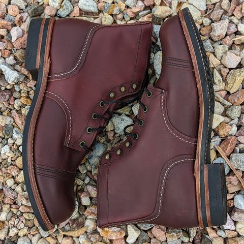 Photo by botasblancas on December 21, 2023 of the Red Wing Iron Ranger in S.B. Foot Oxblood Mesa.