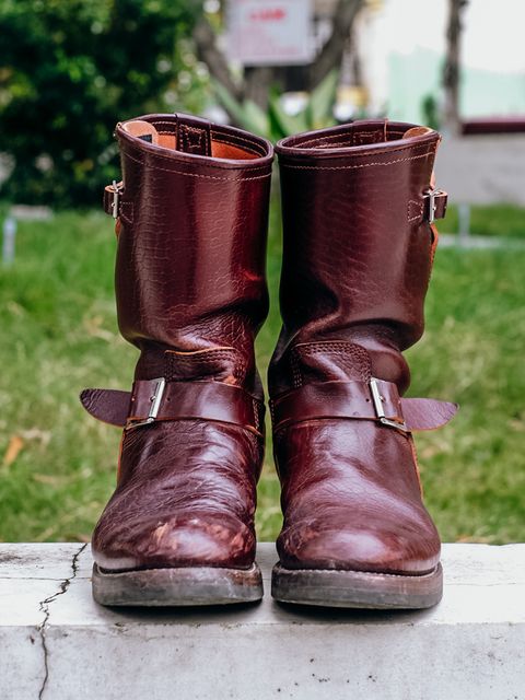 Photo by bootsmaniac on November 3, 2022 of the John Lofgren Wabash Engineer Boots in Shinki Burgundy Oiled Horsebutt.