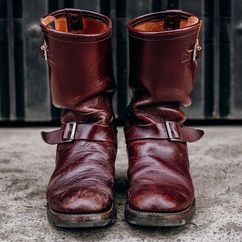 Photo by bootsmaniac on January 5, 2023 of the John Lofgren Wabash Engineer Boots in Shinki Burgundy Oiled Horsebutt.