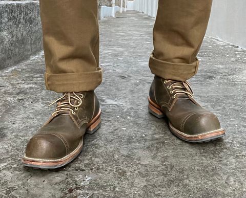 Photo by coolhand0302 on April 3, 2023 of the Viberg Service Boot BCT in Horween Dark Olive Waxed Flesh.