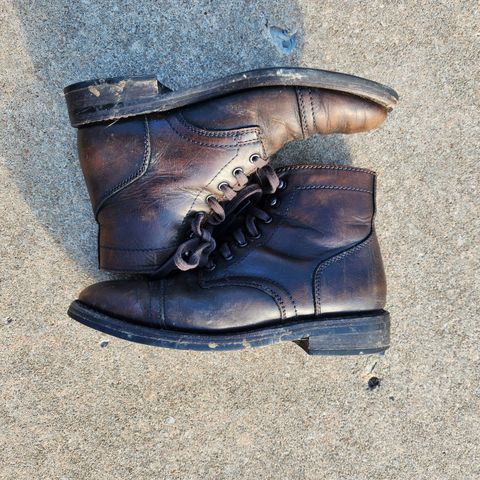 Photo by wildflowersnboots on March 4, 2023 of the Thursday Captain in Black Coffee Hand-Finished Full Grain.