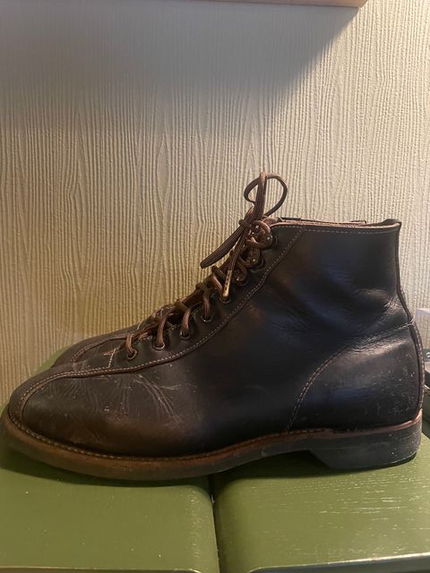 Photo by surcos on February 5, 2023 of the Red Wing 1920s Outing Boot in S.B. Foot Black Prairie.