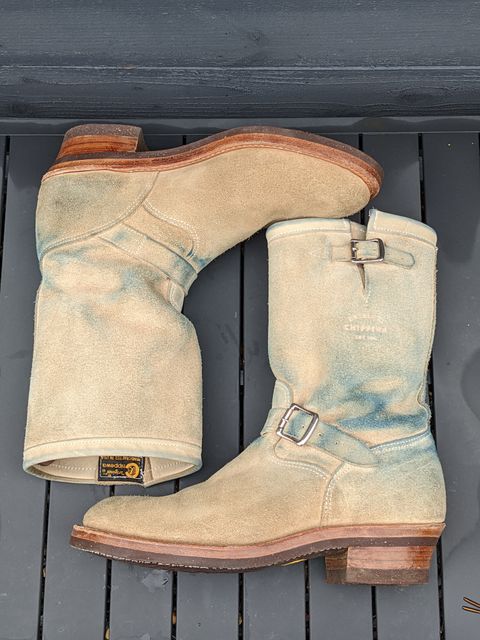 Photo by melloyello on November 1, 2022 of the Chippewa 11" Engineer Boot in Sand Roughout.