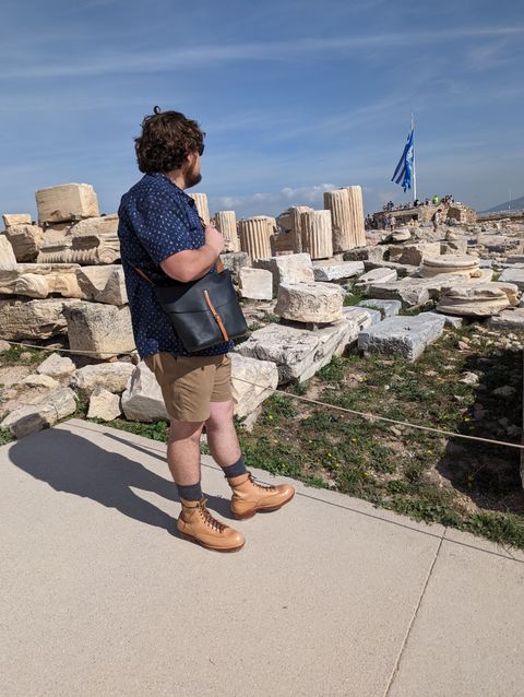Photo by melloyello on November 1, 2023 of the Prof Barnets Billy Boots in Shinki Natural Shrunken Horsebutt.