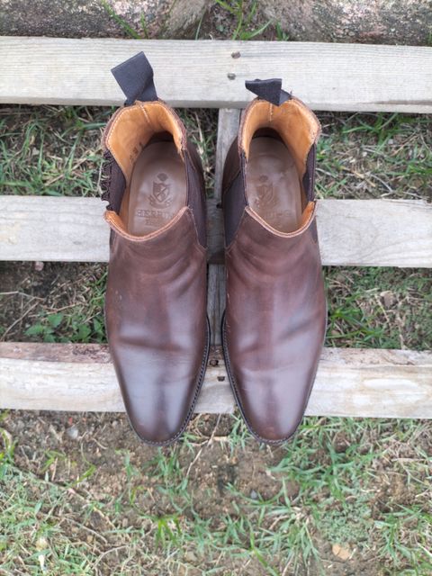 Photo by AneshM on November 1, 2022 of the Herring Wainwright Chelsea Boots in Dark Brown Calf.