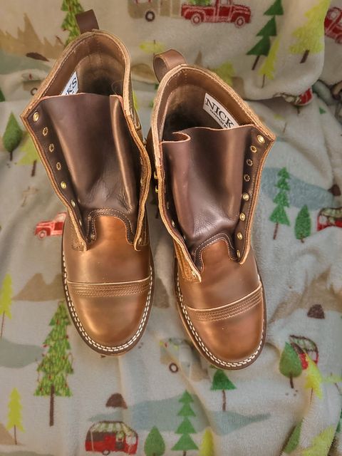 Photo by Stuville77 on November 1, 2024 of the Nicks Urban Logger in Horween Shackleton Cognac.