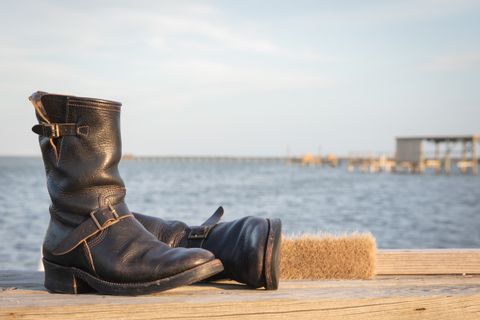 Photo by melquiades on April 6, 2024 of the John Lofgren Wabash Engineer Boots in Shinki Black Teacore Horsebutt.