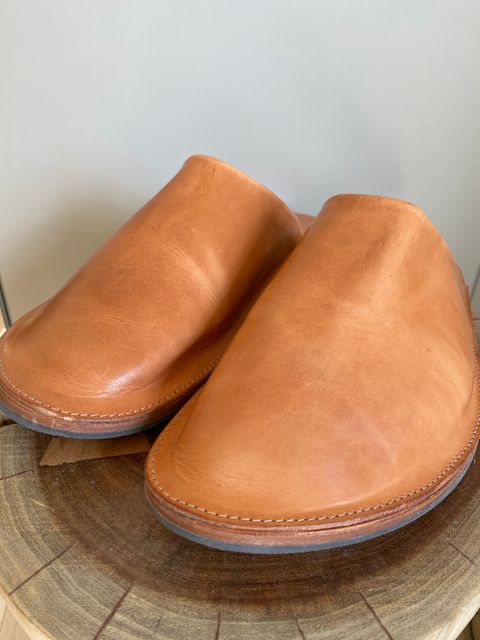 Photo by Hellraysaz on August 26, 2025 of the Viberg Slide in Horween Natural Dublin.