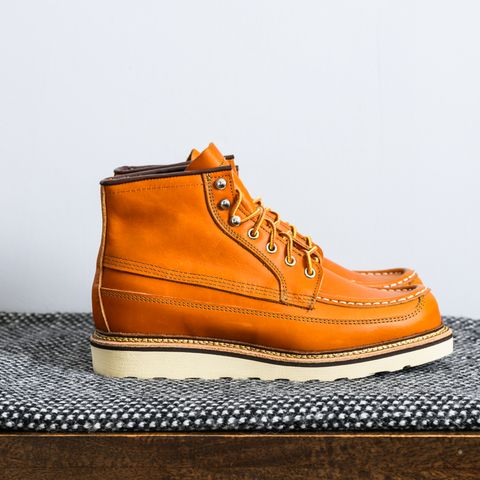 Photo by ABPhoto on February 17, 2024 of the Red Wing Irish Setter Canoe Moc in S.B. Foot Sequoia Gold Russet.