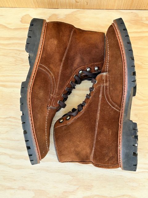 Photo by Mikejones100 on April 5, 2025 of the Allen Edmonds Freeport in Snuff Brown Weatherproof Suede.