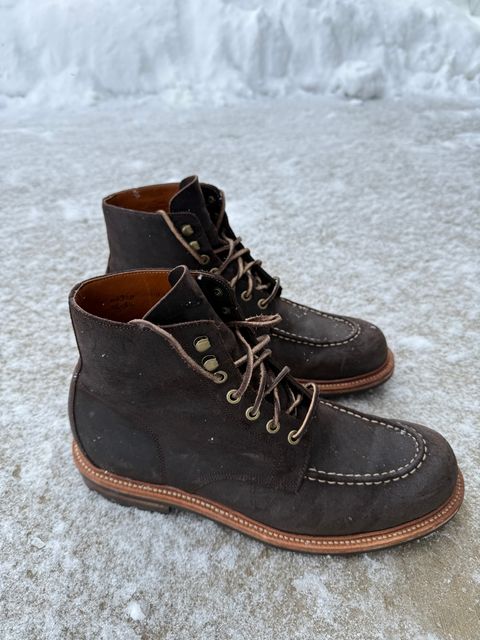 Photo by DMSR64 on January 4, 2025 of the Grant Stone Brass Boot in C.F. Stead Earth Waxy Commander Suede.