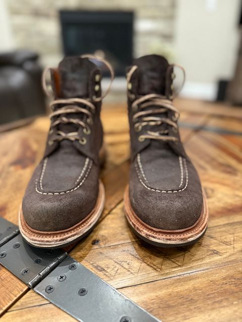 Photo by DMSR64 on February 3, 2025 of the Grant Stone Brass Boot in C.F. Stead Earth Waxy Commander Suede.