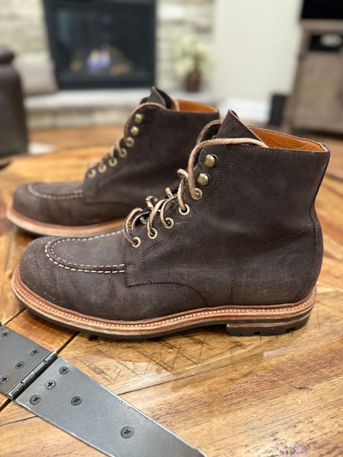Photo by DMSR64 on February 3, 2025 of the Grant Stone Brass Boot in C.F. Stead Earth Waxy Commander Suede.