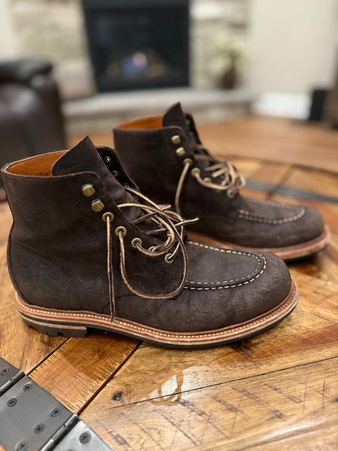 Photo by DMSR64 on February 3, 2025 of the Grant Stone Brass Boot in C.F. Stead Earth Waxy Commander Suede.