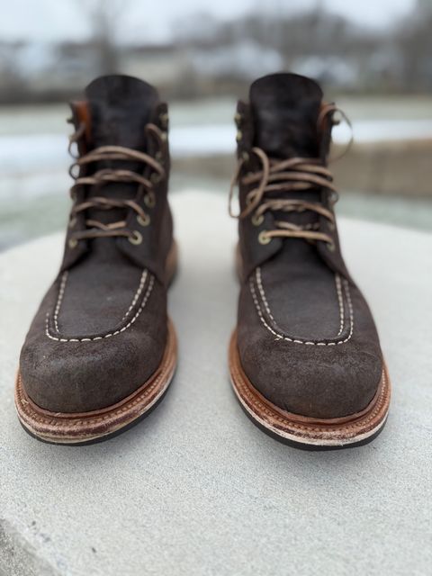 Photo by DMSR64 on March 2, 2025 of the Grant Stone Brass Boot in C.F. Stead Earth Waxy Commander Suede.
