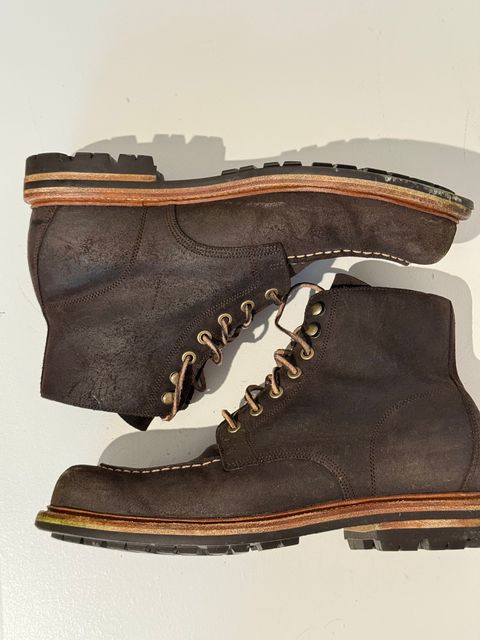 Photo by DMSR64 on April 5, 2025 of the Grant Stone Brass Boot in C.F. Stead Earth Waxy Commander Suede.