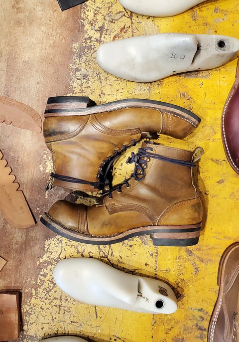 Photo by Akslavelabor on May 3, 2022 of the Nicks Prospector in Horween Khaki Chromepak.
