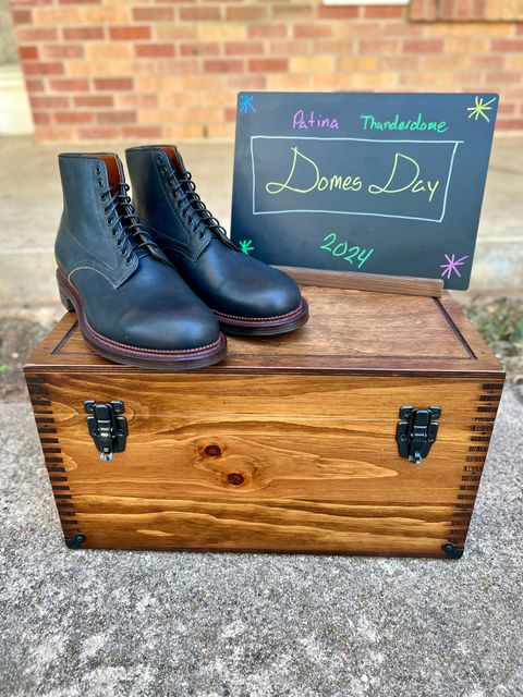 Photo by itsyaboisqueak on October 2, 2024 of the Viberg Navvy in Horween Black Washed Chromexcel.
