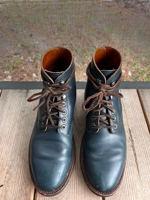 Photo by almalik1226 on November 3, 2023 of the Grant Stone Diesel Boot in Horween Navy Chromexcel.