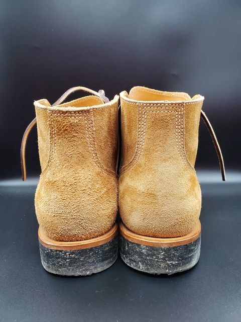Photo by AlucardX on December 1, 2023 of the Viberg Boondocker in Horween Faded Wheat Chamois Roughout.
