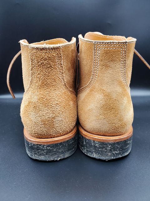 Photo by AlucardX on March 2, 2024 of the Viberg Boondocker in Horween Faded Wheat Chamois Roughout.